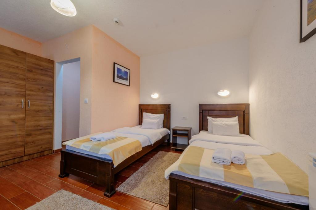 Letto o letti in una camera di Hotel Zlatni bor
