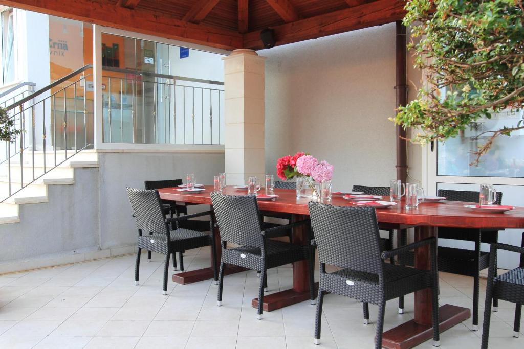 Villa Erna - Two-Bedroom Apartment With Balcony And Sea View