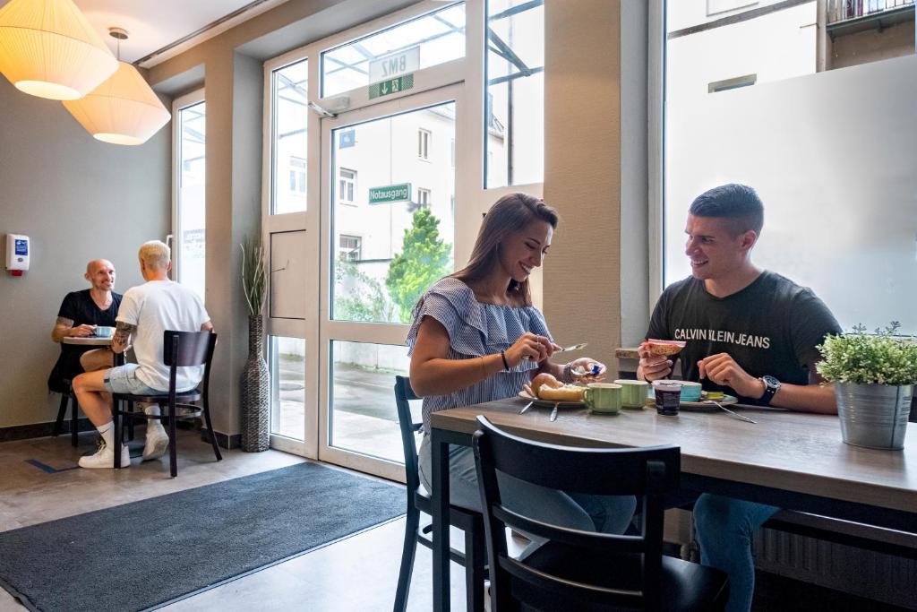 a&o München Hauptbahnhof - Resim 4