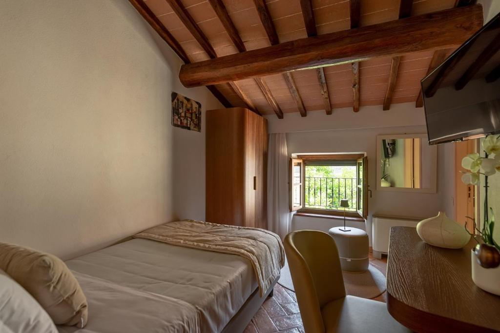 Postel nebo postele na pokoji v ubytování Borgo Di Celle