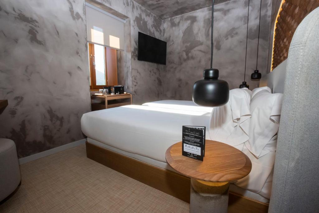 Postel nebo postele na pokoji v ubytování Hotel Faro Lariño