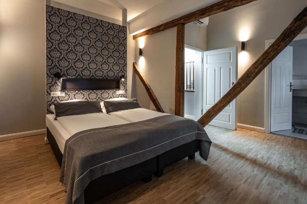 Postel nebo postele na pokoji v ubytování Hotel zur Krone
