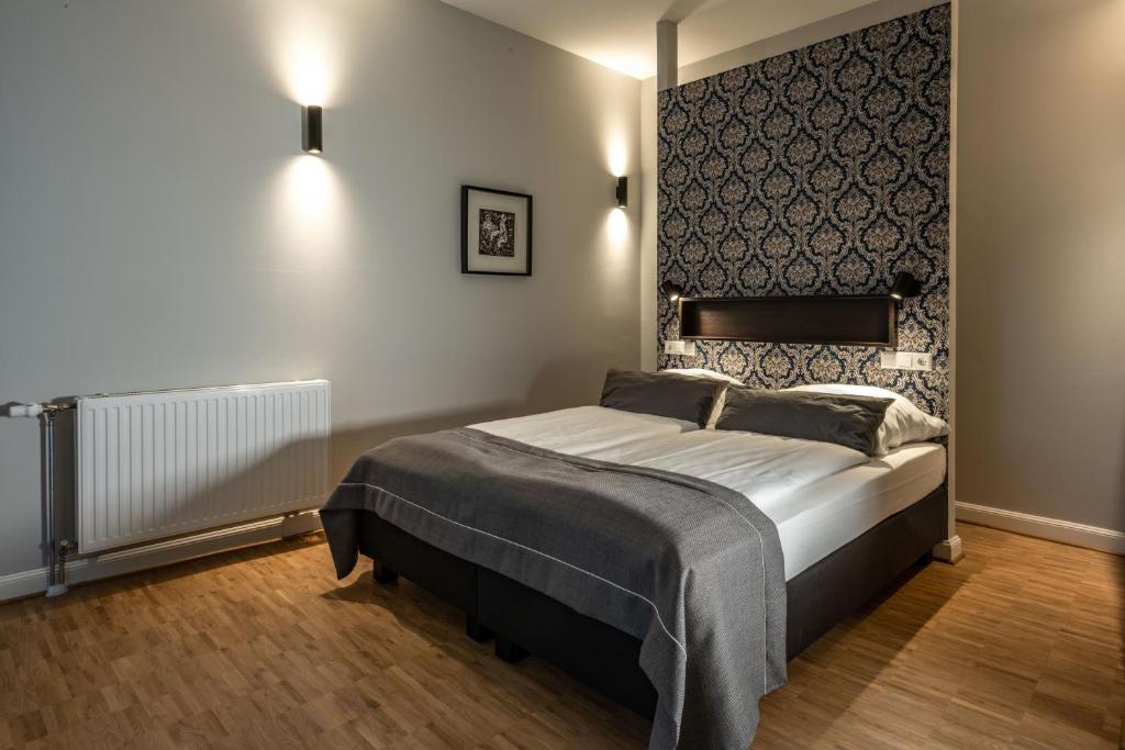 Postel nebo postele na pokoji v ubytování Hotel zur Krone
