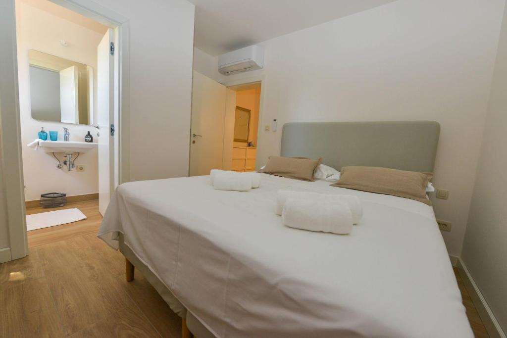 Postel nebo postele na pokoji v ubytování TERRACED HOUSES Ruzmarin 2025