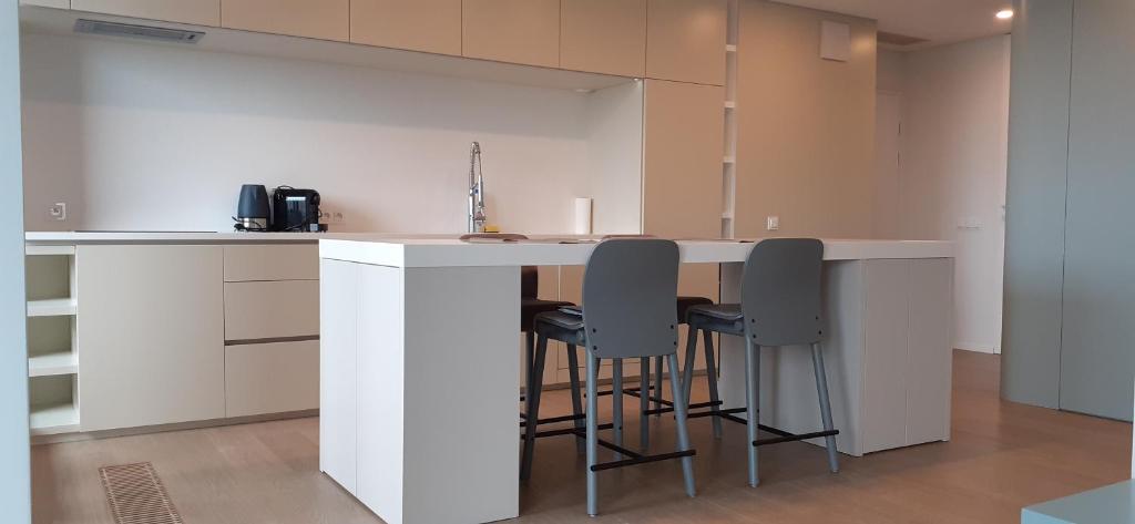 Kuchyň nebo kuchyňský kout v ubytování Apartamenty I.M.A Towarowa