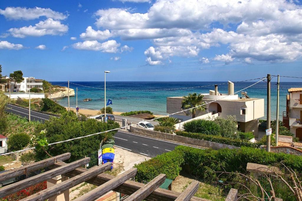 a view of a road and the ocean with buildings at Villa Mare Noto Marina in Noto Marina