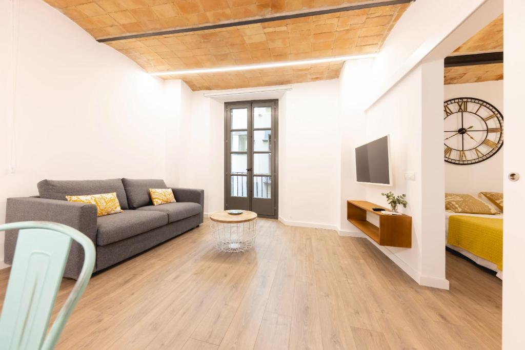 A seating area at Bravissimo Cort Reial Entresol A