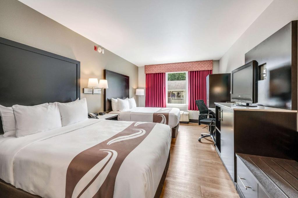 TV a/nebo společenská místnost v ubytování Quality Inn Poughkeepsie