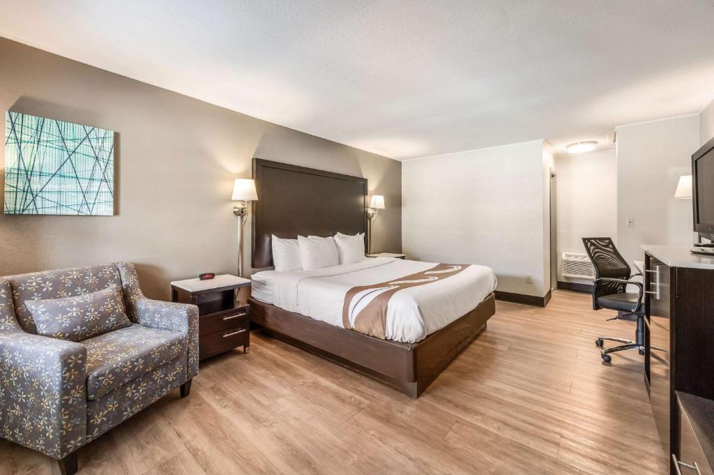 Postel nebo postele na pokoji v ubytování Quality Inn Poughkeepsie