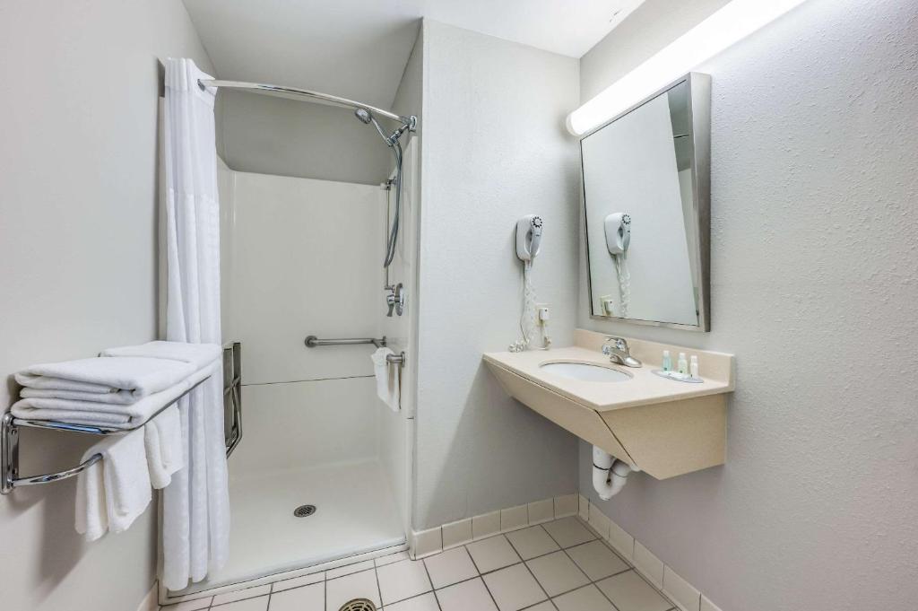 Koupelna v ubytování Quality Inn Poughkeepsie