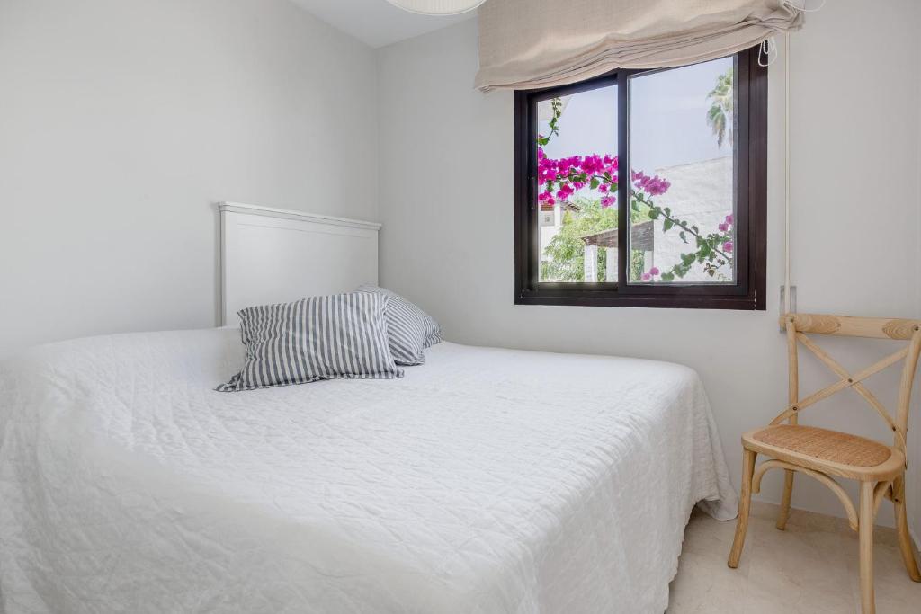 Posteľ alebo postele v izbe v ubytovaní Charming Beachside Townhouse in San Pedro A Lovely Retreat Steps from the Shore