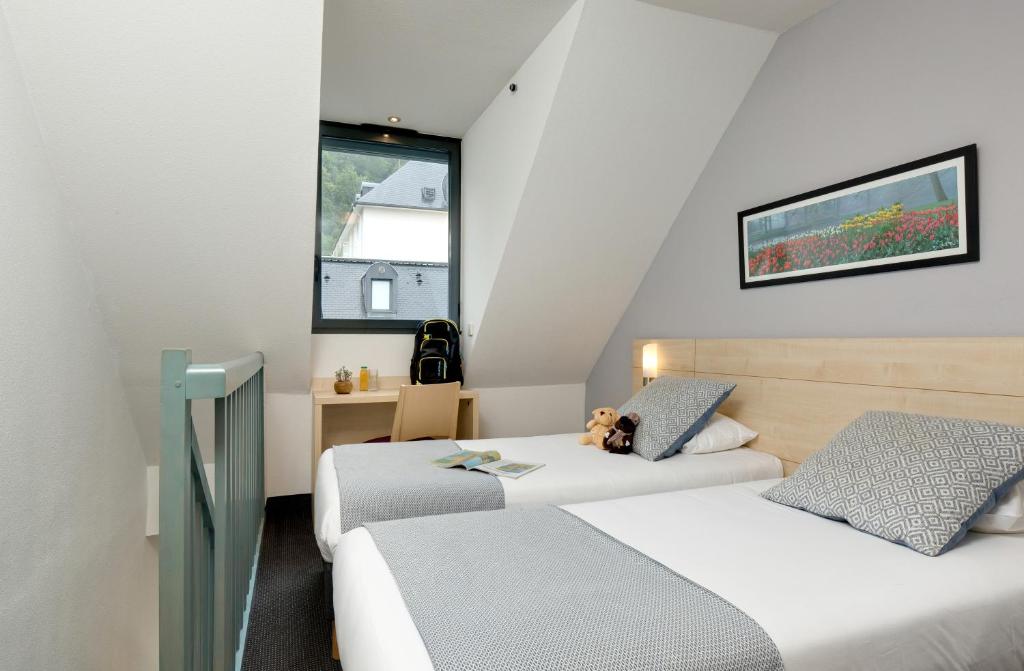 Postel nebo postele na pokoji v ubytování Hôtel Padoue