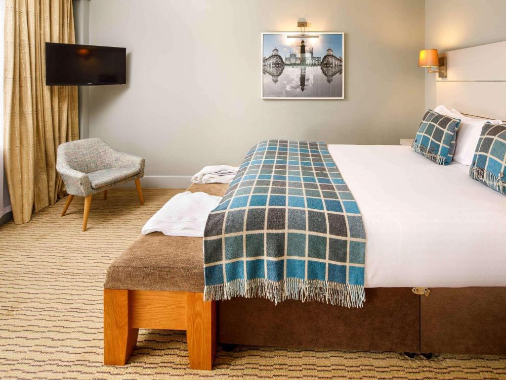 Postel nebo postele na pokoji v ubytování Mercure Hull Grange Park Hotel