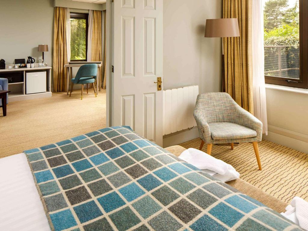 Postel nebo postele na pokoji v ubytování Mercure Hull Grange Park Hotel