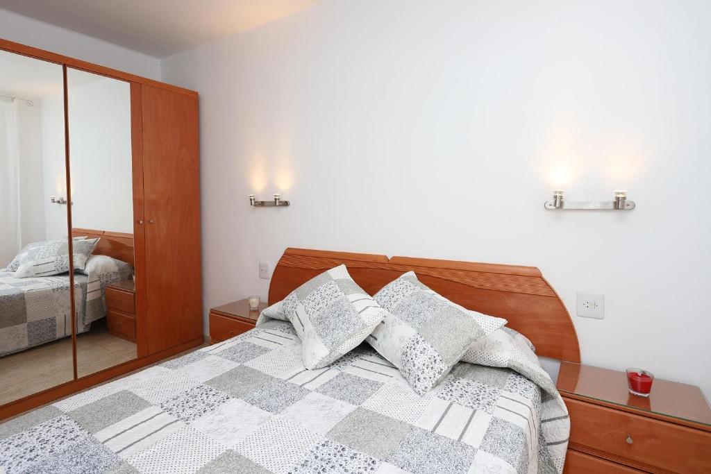 Postel nebo postele na pokoji v ubytování AT174 Apartamento en segunda línea de la playa, wifi