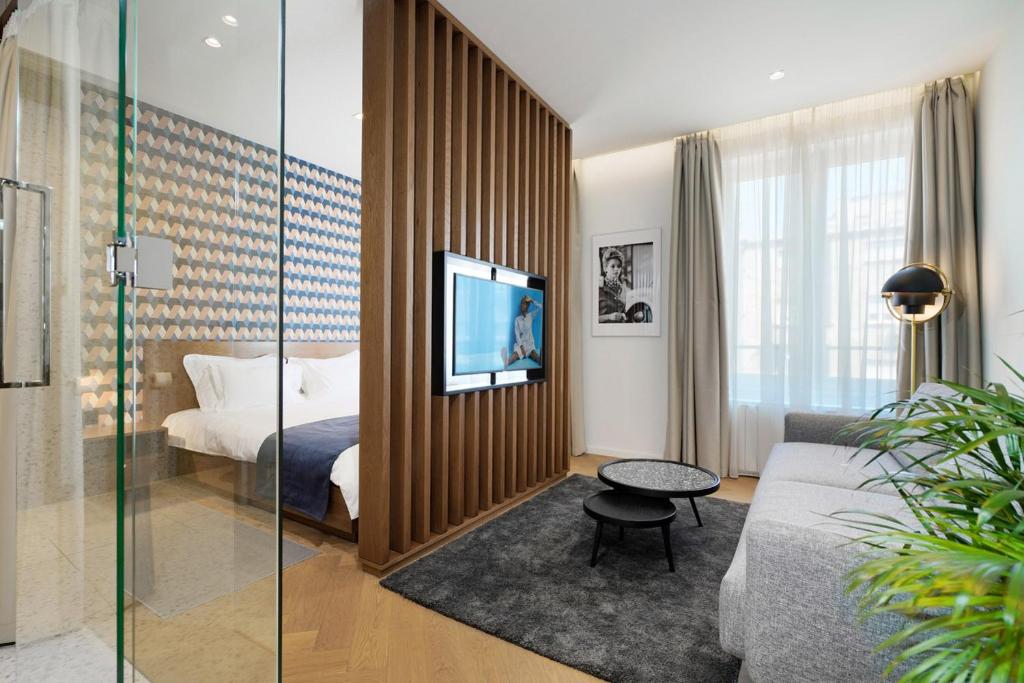 Postel nebo postele na pokoji v ubytování Dominic Smart & Luxury Suites - Edition