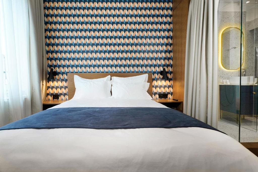 Postel nebo postele na pokoji v ubytování Dominic Smart & Luxury Suites - Edition