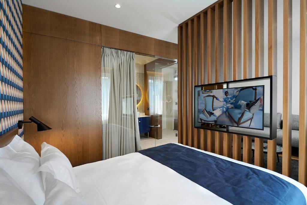 Postel nebo postele na pokoji v ubytování Dominic Smart & Luxury Suites - Edition