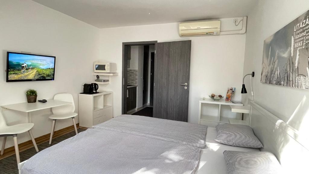 Posteľ alebo postele v izbe v ubytovaní Benevia Apartments