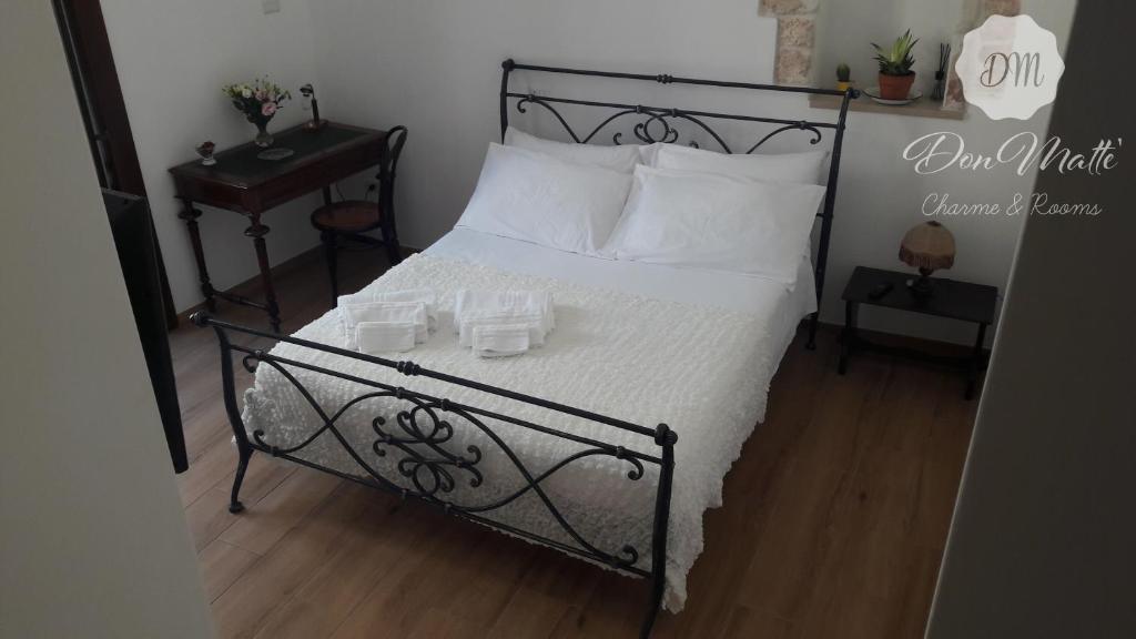 Postel nebo postele na pokoji v ubytování DonMattè - Charme & Rooms