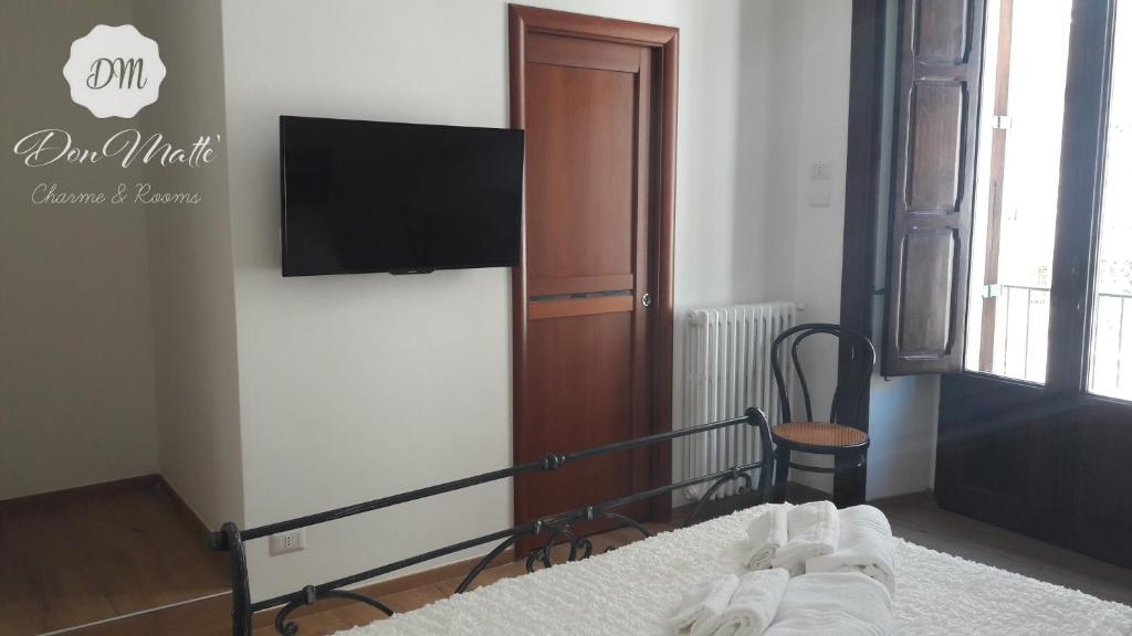 TV a/nebo společenská místnost v ubytování DonMattè - Charme & Rooms