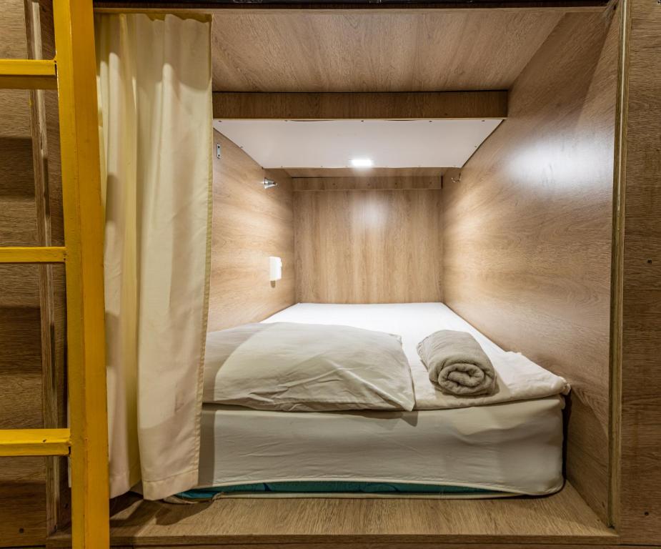 Uma cama ou camas num quarto em Hostel the pod 33