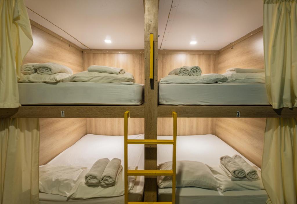 Uma cama ou camas num quarto em Hostel the pod 33