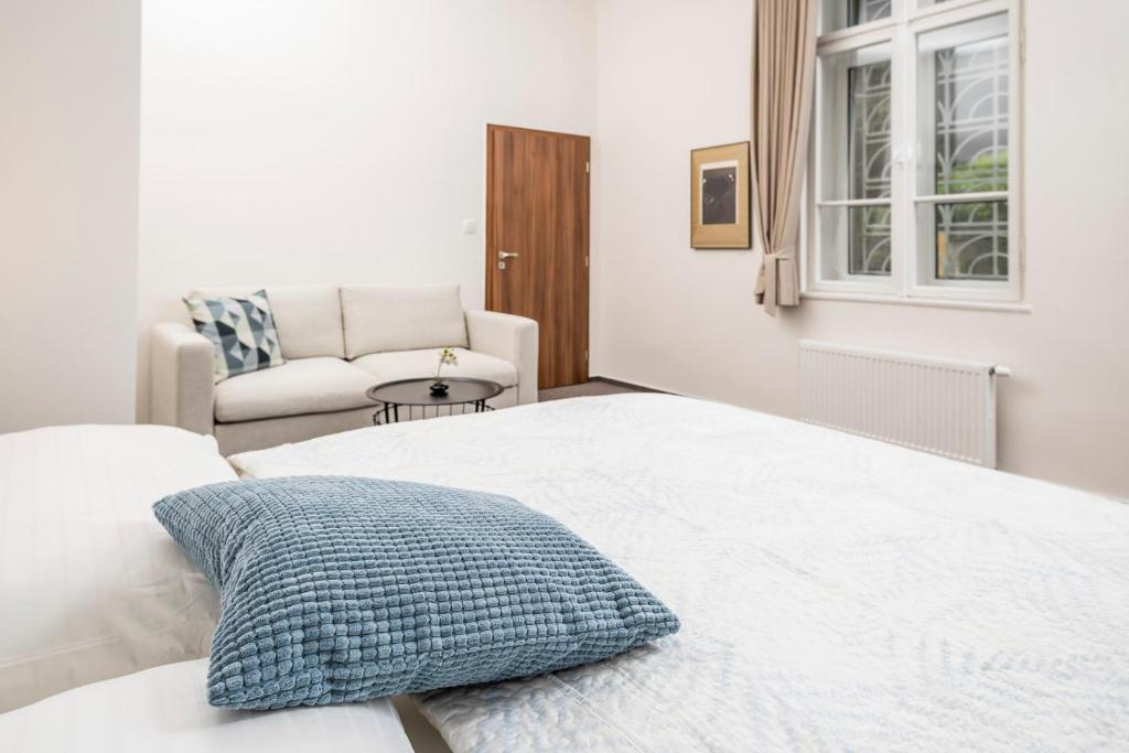 Postel nebo postele na pokoji v ubytování APARTMÁNY VILA LIBĚNA