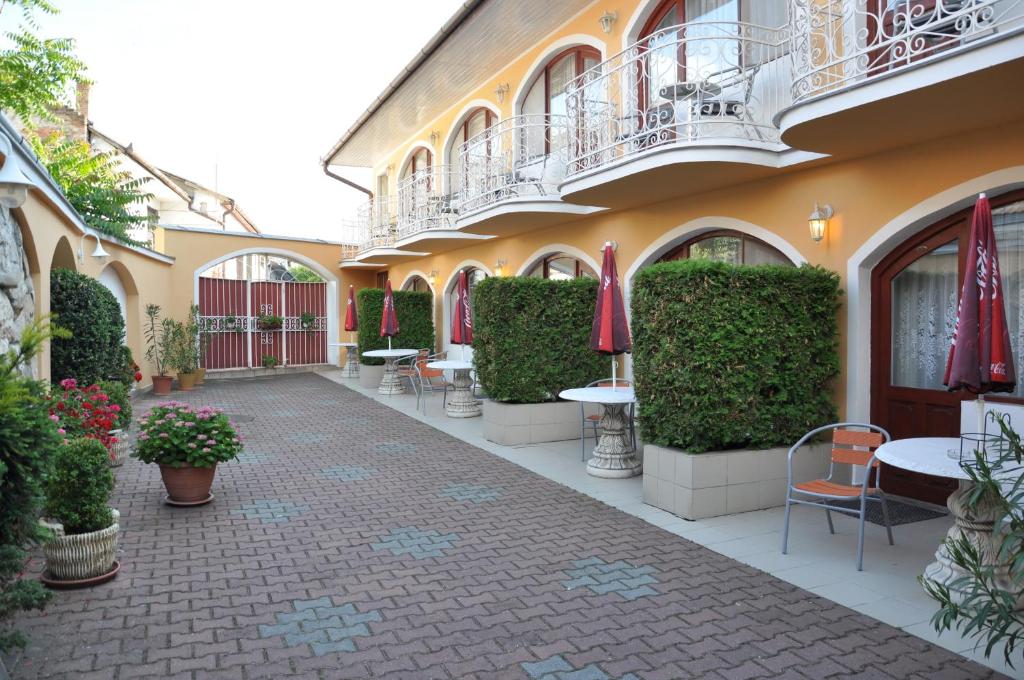 Budova, kde se hotel nachází