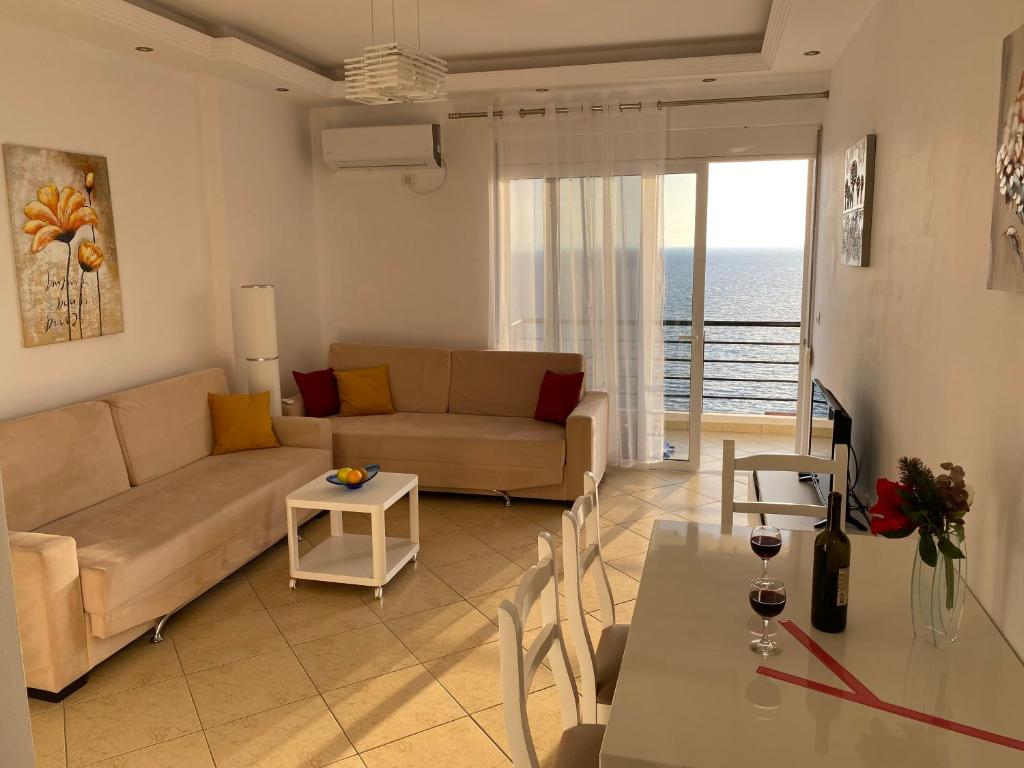 Apartment with huge sea view balcony - Imazhi 4