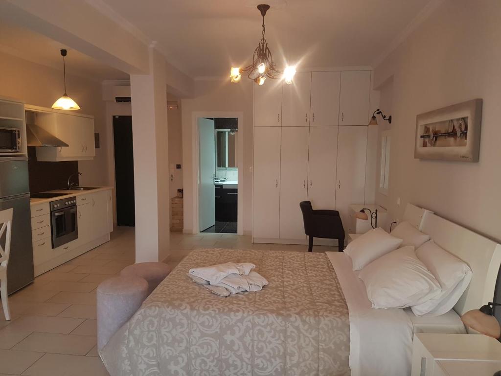 Paralia Luxury Suites - 19