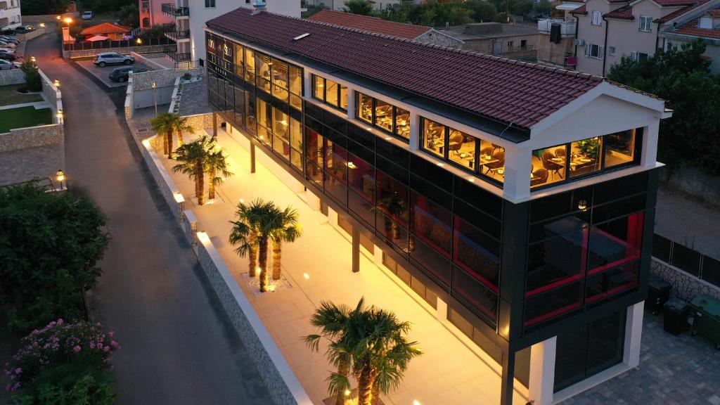 an aerial view of a building with lights at Cool Šilo Appartement Resort in Šilo