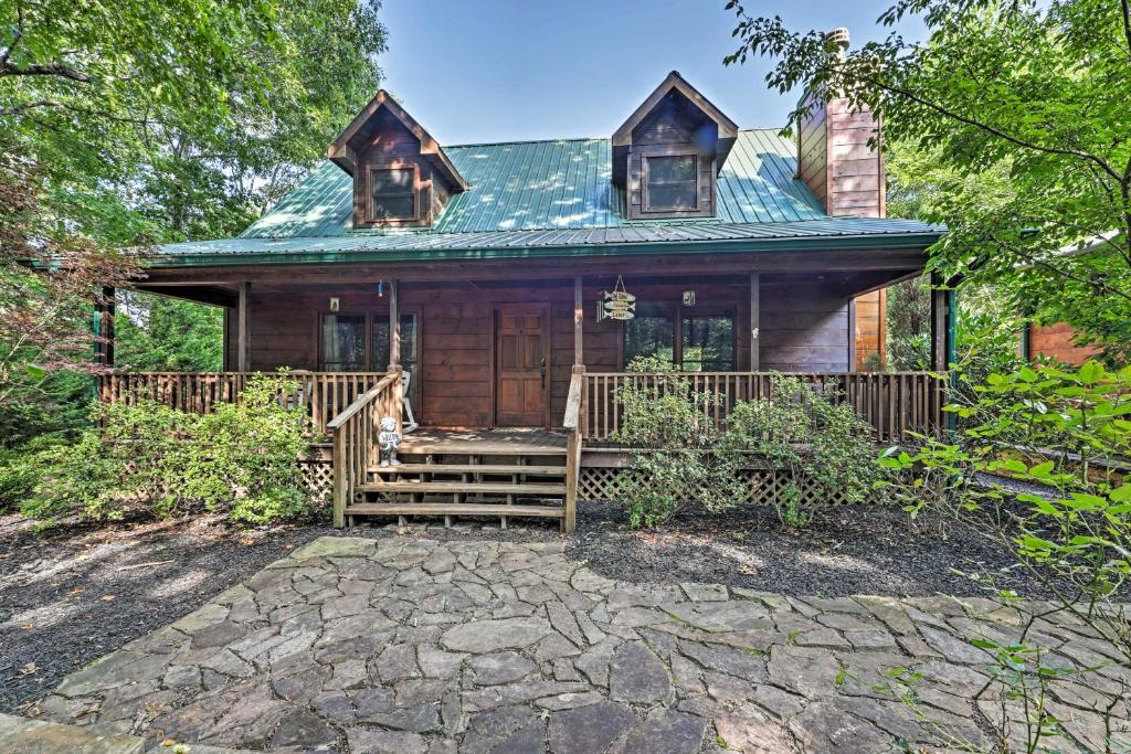 Lakefront Coalmont Cabin on 5 Acres with Dock!, Coalmont обновленные