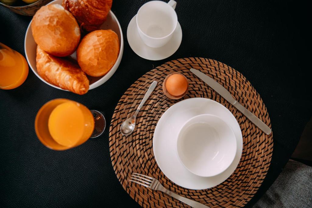 Jedlo v apartmánovom hoteli alebo blízkom okolí