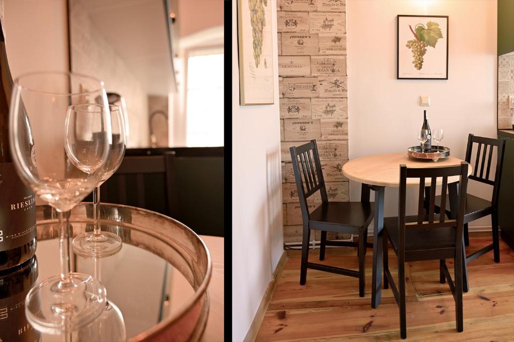 a dining room with a table and wine glasses at Apartament Riesling in Zielona Góra