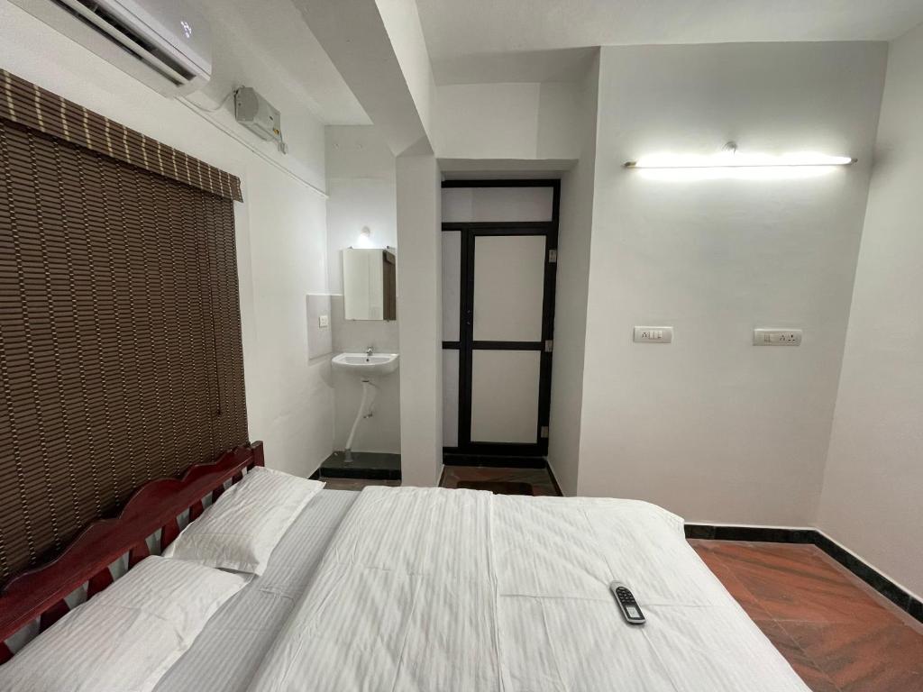 Voodi või voodid majutusasutuse Eness Hostels Pondicherry toas