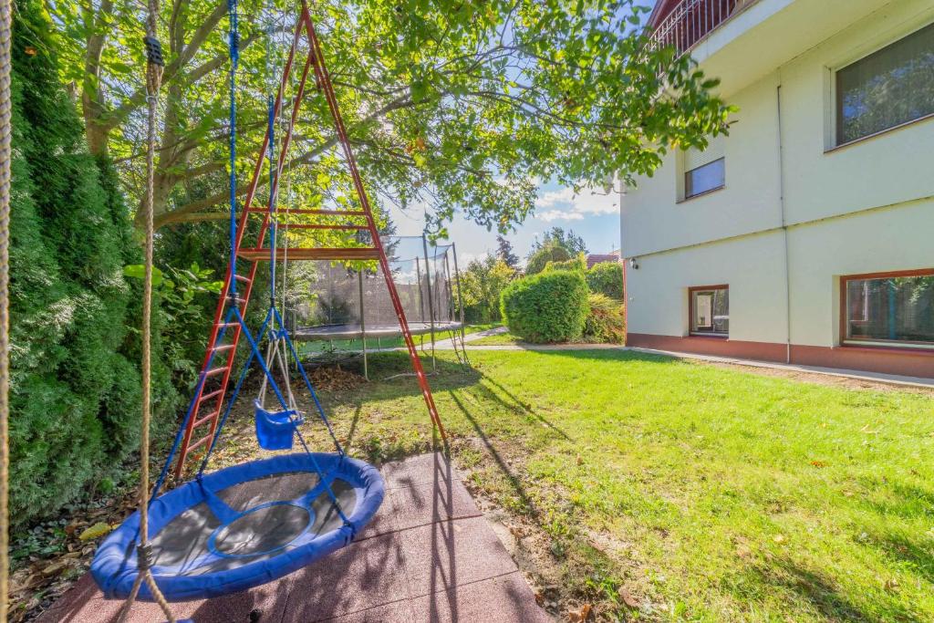 Vonkajšia záhrada v ubytovaní Kamilla Villa