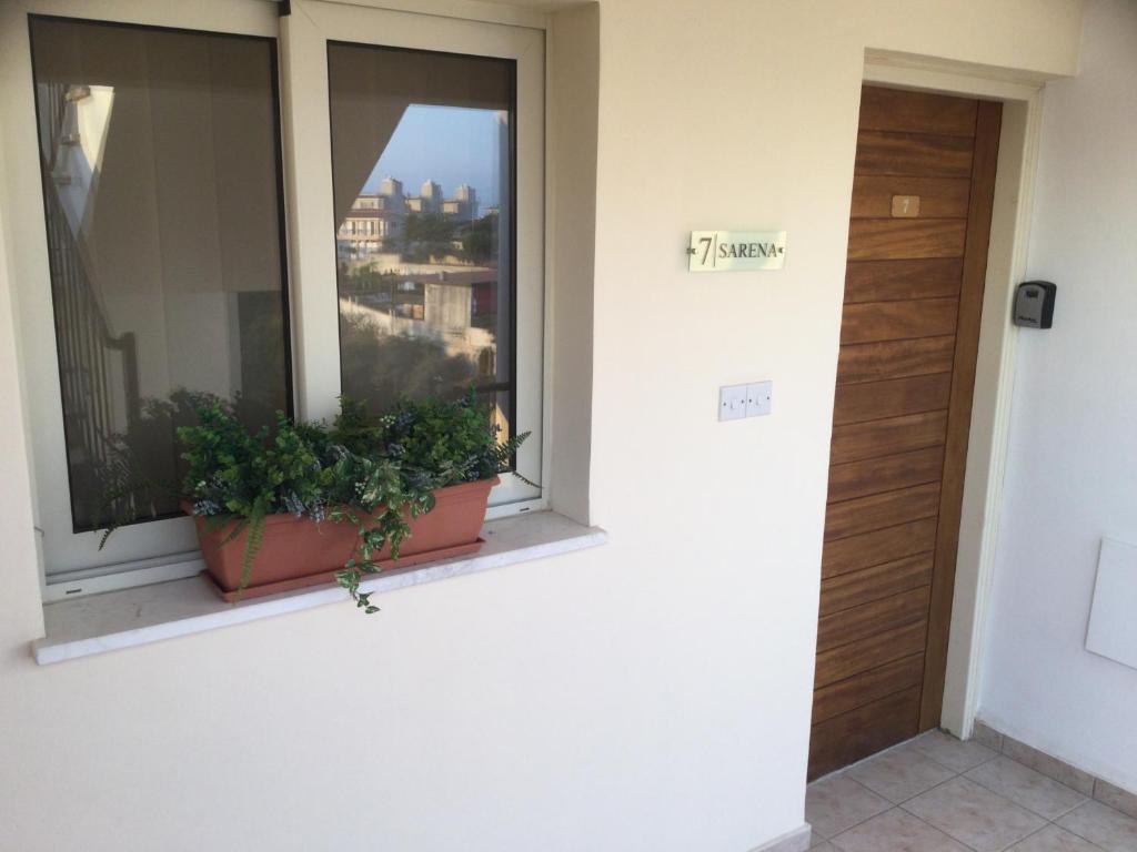 Luxury 2 bedroom apartment with large balcony, pool view and FREE WIFI