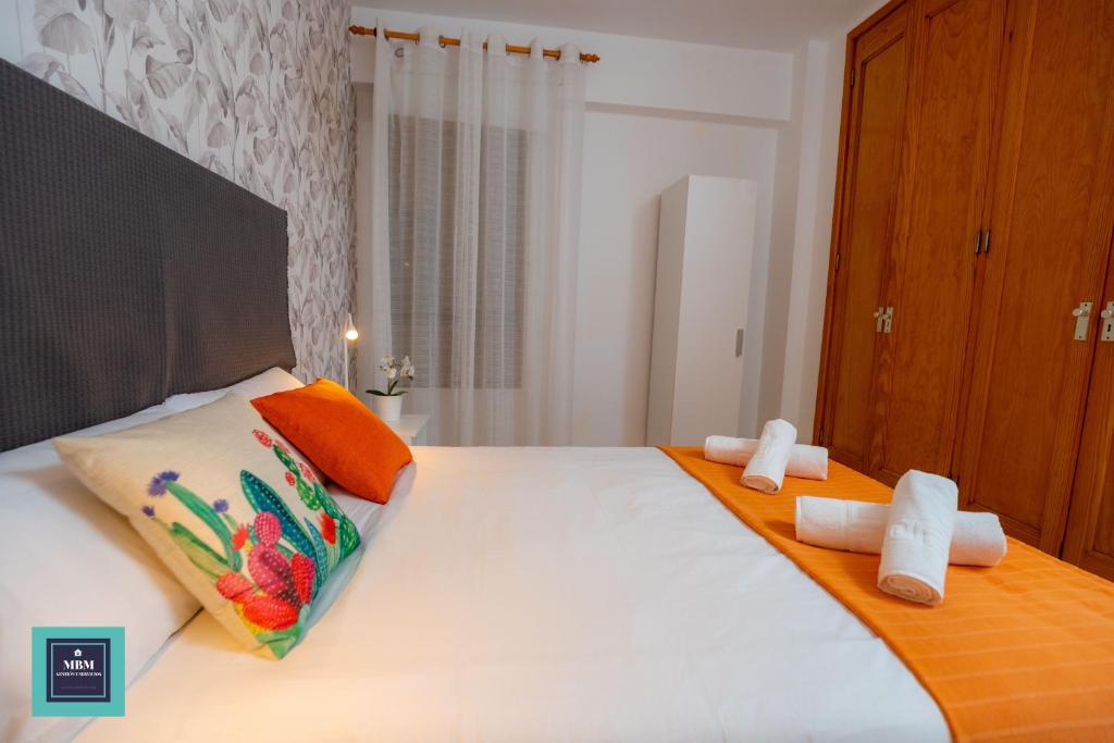 Posteľ alebo postele v izbe v ubytovaní Maria Rosa Urban & Beach Apartment