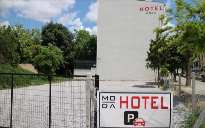 Certifikát, hodnocení, plakát nebo jiný dokument vystavený v ubytování Moda Hotel