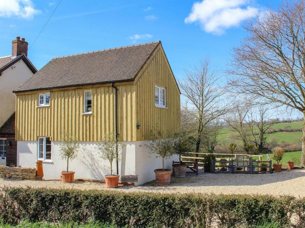 Green Oak Cottage in Cucklington, Somerset, England