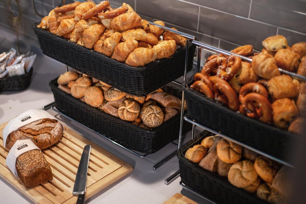 Holiday Inn - the niu, Brass Munich Olympiapark by IHG - Resim 13