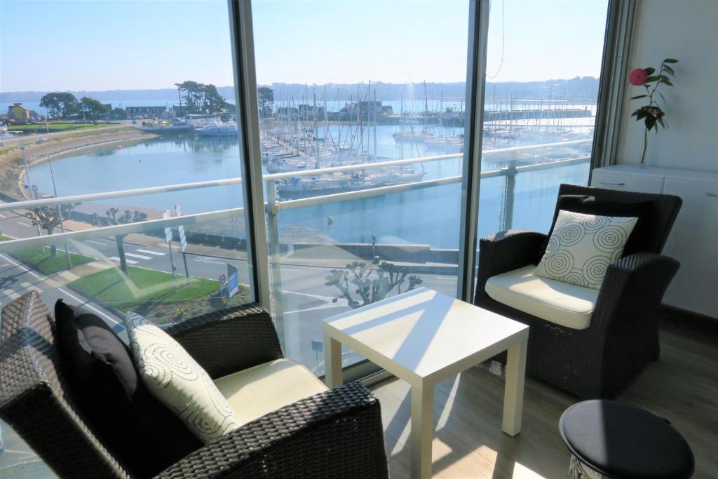 Bel appartement rénové VUE MER au port de de PERROS-GUIREC Ref 841