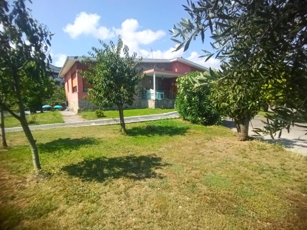 A garden outside GARDEN ROOMS