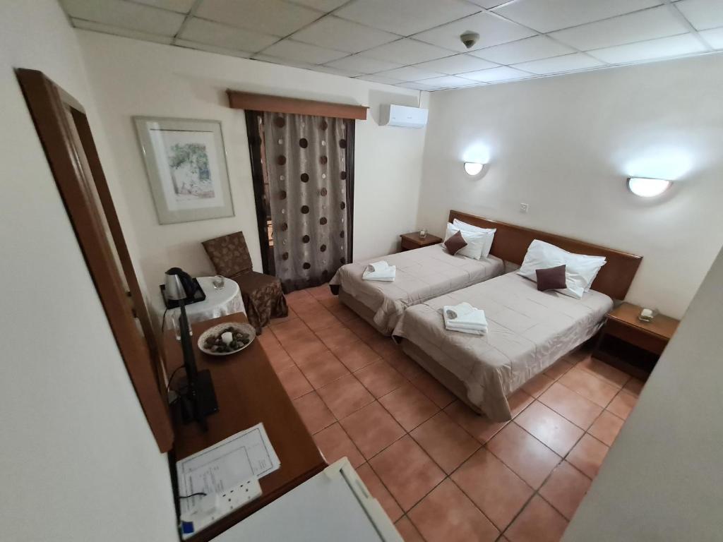 Postel nebo postele na pokoji v ubytování Metropole Hotel