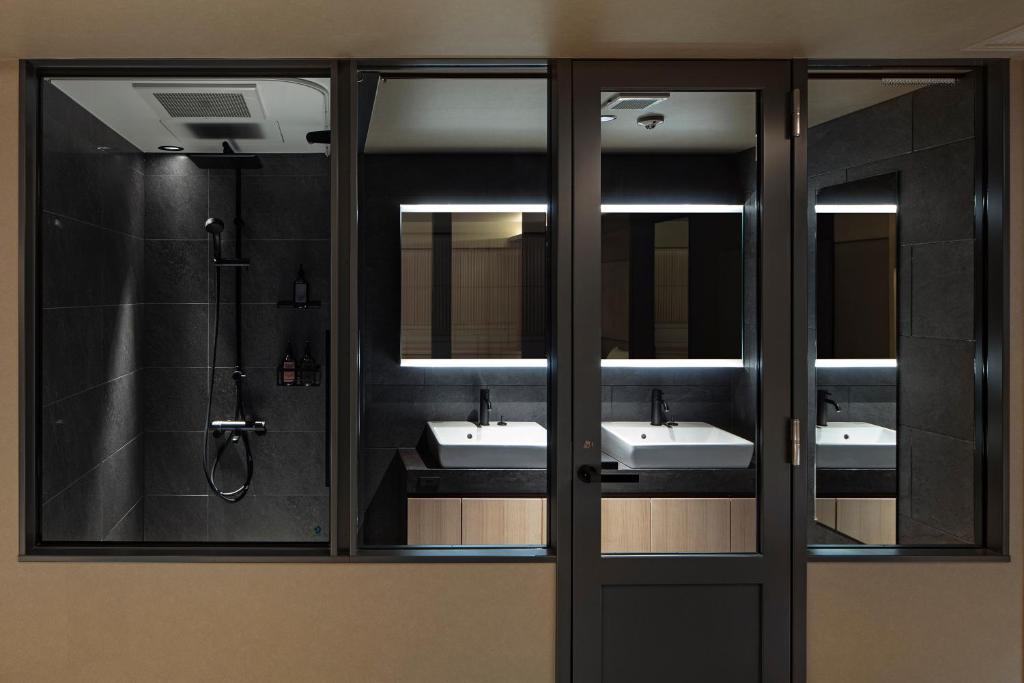 Koupelna v ubytování hotel tou nishinotoin kyoto