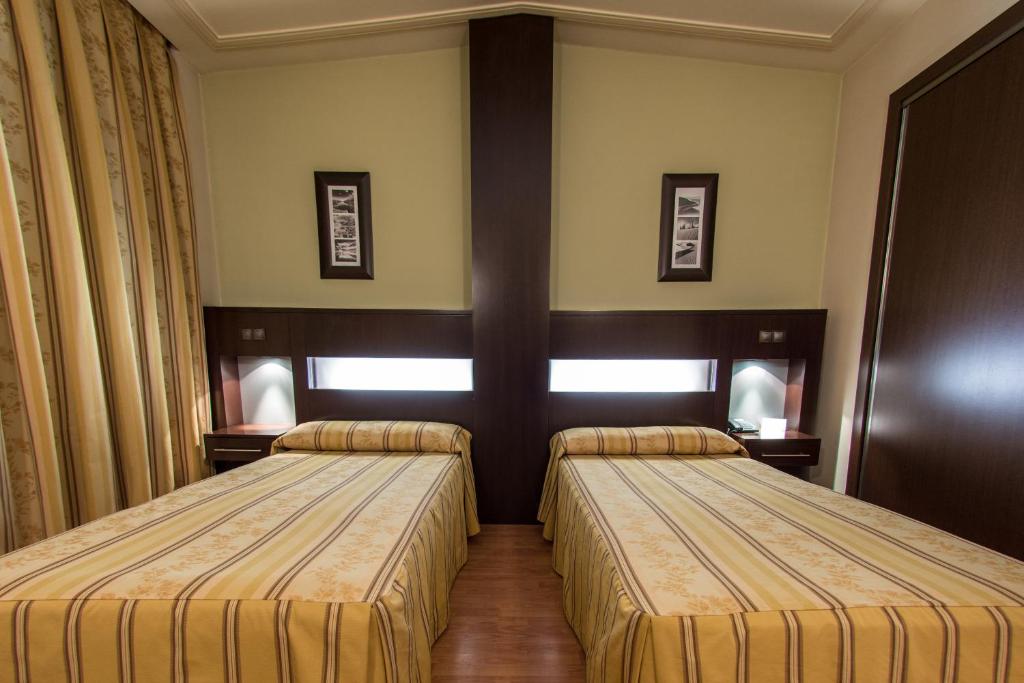 A bed or beds in a room at Hotel Los 5 Pinos