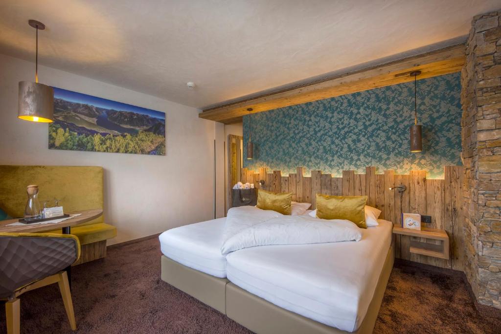 Posteľ alebo postele v izbe v ubytovaní Liebes Caroline 4-Sterne-Hotel