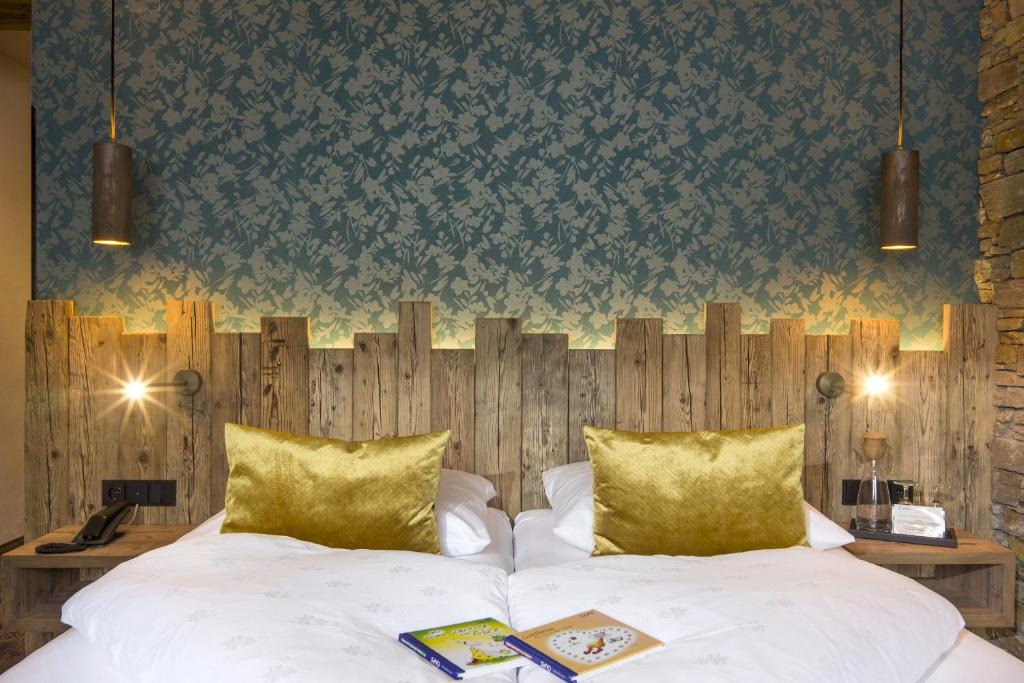 Posteľ alebo postele v izbe v ubytovaní Liebes Caroline 4-Sterne-Hotel