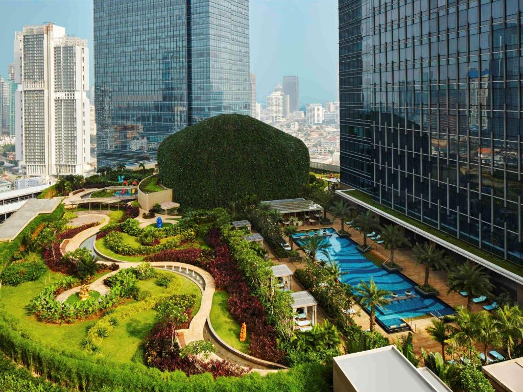Raffles Hotel, Kuningan Jakarta: Bermain di Ketinggian